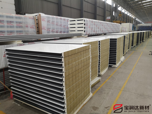 聚氨酯側封巖棉板防火等級多少？